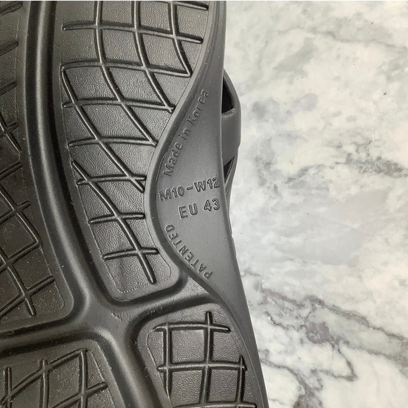 Oofos OOriginal Black Sandals W12 M10 Recovery Footwear Flip Flop P2-57 - Picture 6 of 10